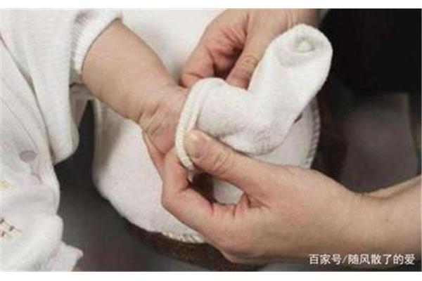 新生儿可以穿袜子吗